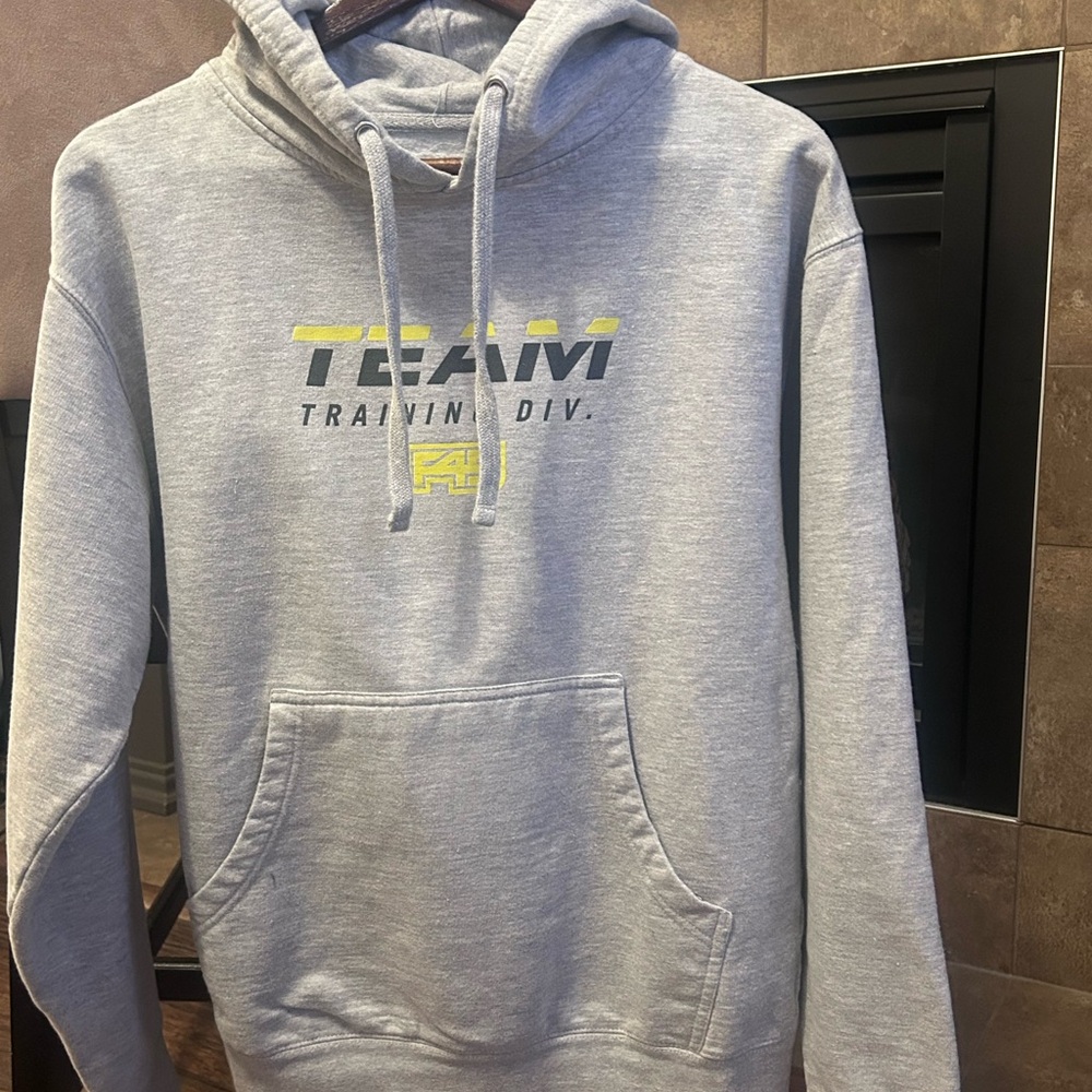 F45 TEAM Training Division Athletic Graphic Hoodie Men’s Medium